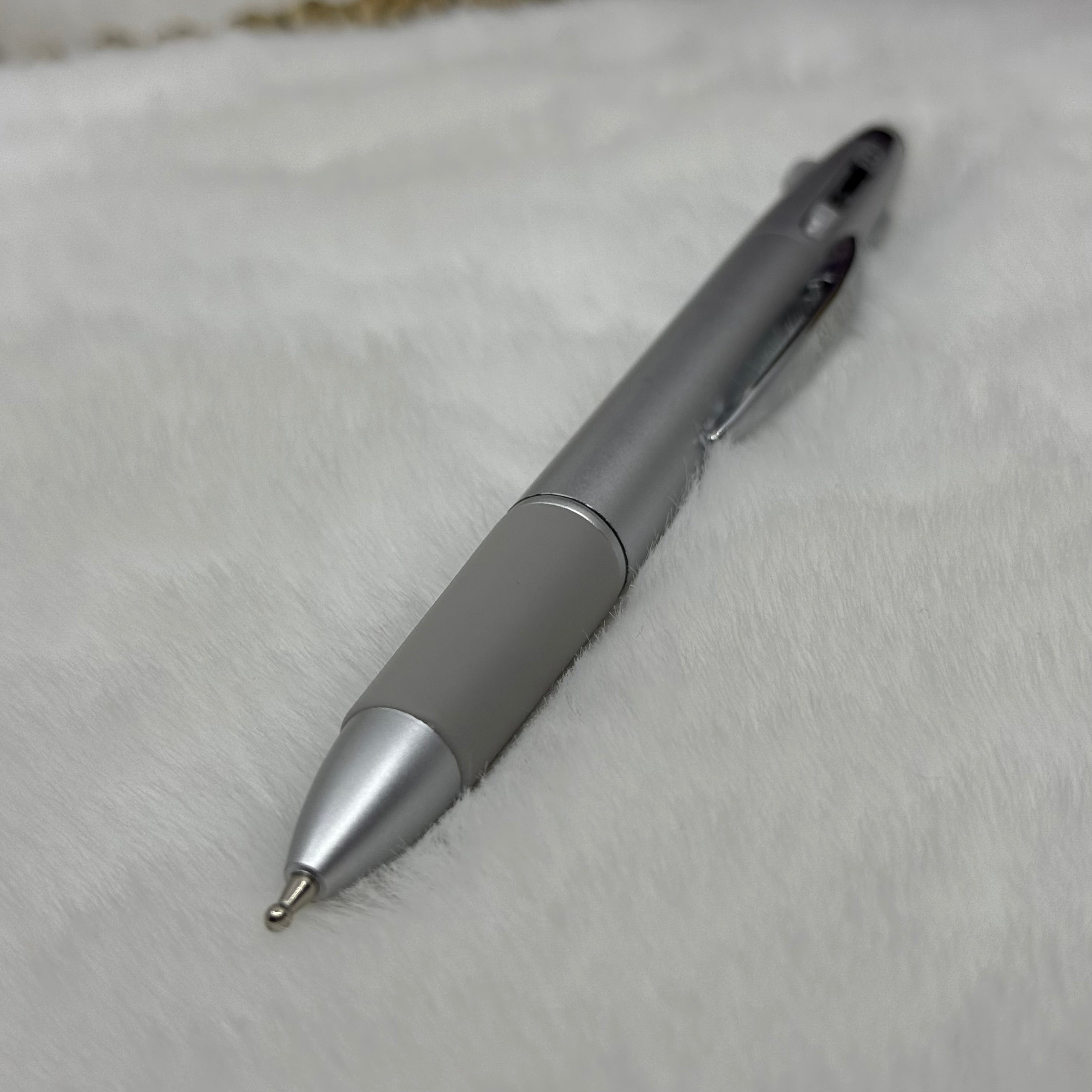 Polka dot pen - Bút chấm bi